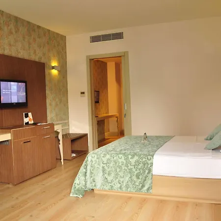 Semesteranläggning (resort) Port 5*